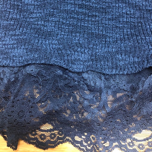 Hollister Sweater Top - Picture 4 of 4